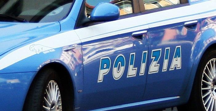 Risultati immagini per INTELLIGENZA OPERATIVA E SENSIBILITA’  DI UNA PATTUGLIA DELLA POLIZIA STRADALE DI AVELLINO, SALVA UNA BAMBINA .